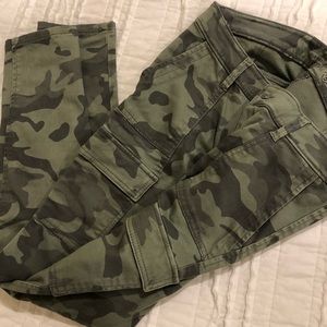 Sporty Camo Jeggings - Size 6